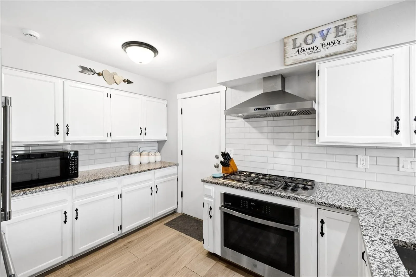 9755 W Morraine Avenue Littleton CO 80127 | MLS #5326555 10212026084352 1600 11
