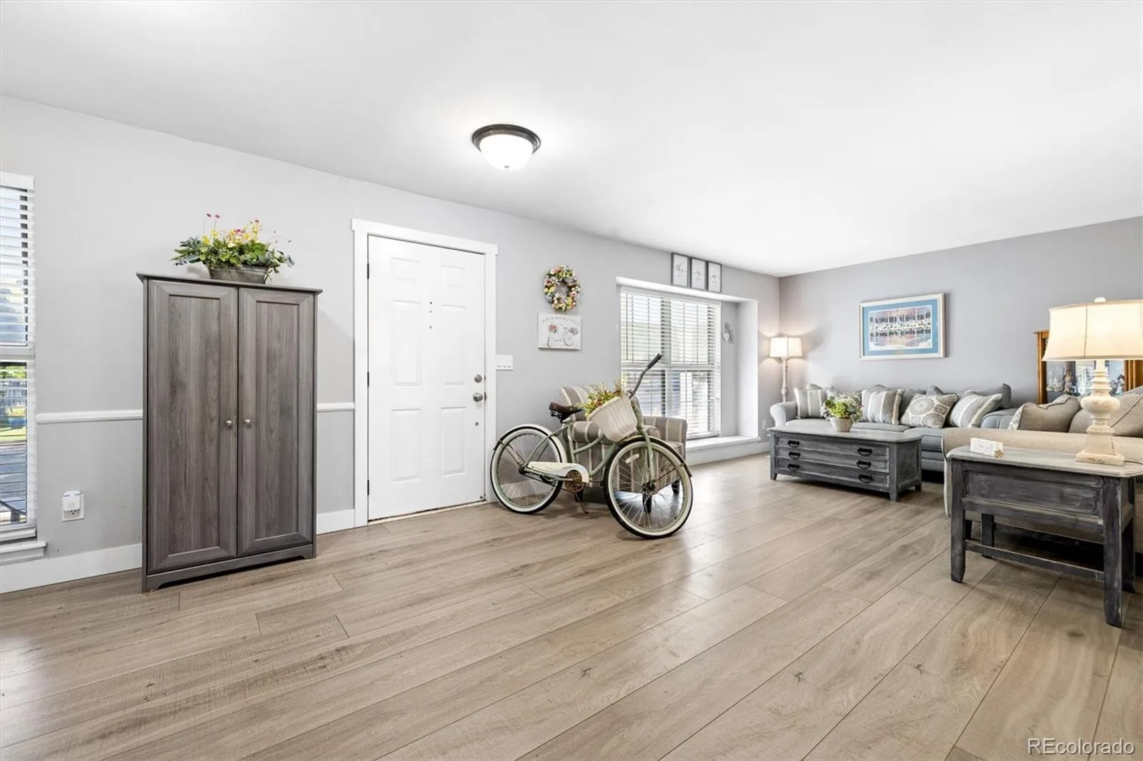9755 W Morraine Avenue Littleton CO 80127 | MLS #5326555 10212026084352 1600 4