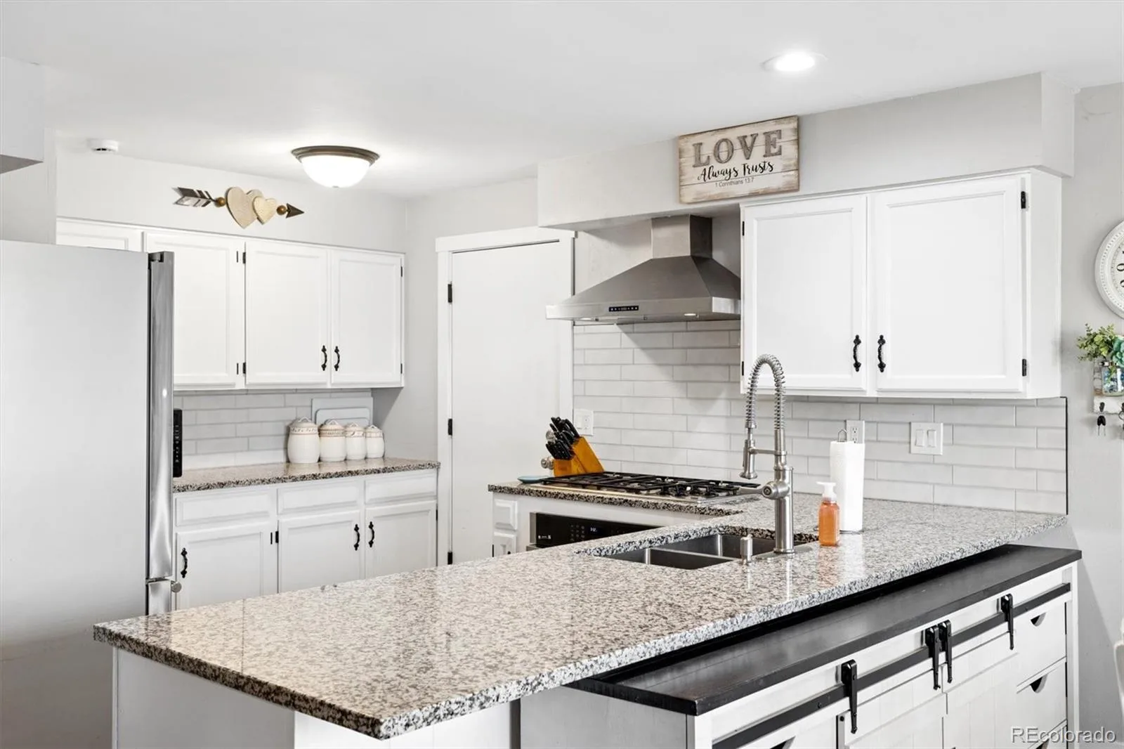 9755 W Morraine Avenue Littleton CO 80127 | MLS #5326555 10212026084352 1600 9