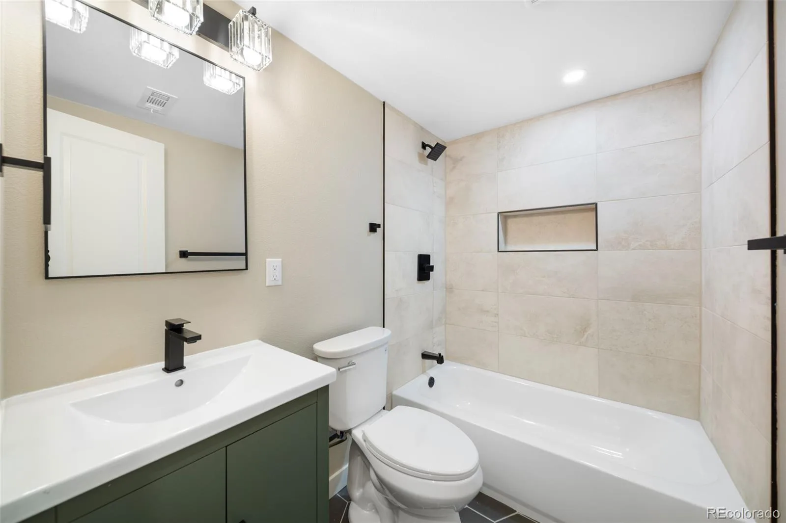11562 Newland Street Broomfield CO 80020 | MLS #5382539 10212026083418 1600 19