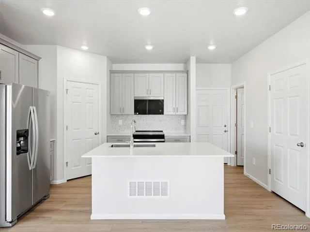 2213 E 164th Avenue Thornton CO 80602 | MLS #6305334 10222026092155 640 5