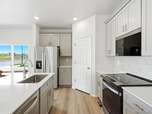 2213 E 164th Avenue Thornton CO 80602 | MLS #6305334 10222026092155 640 9