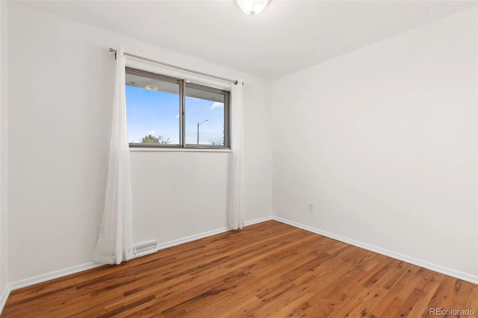 8103 Conifer Road Denver CO 80221 | MLS #8736583 10212026150127 1600 22