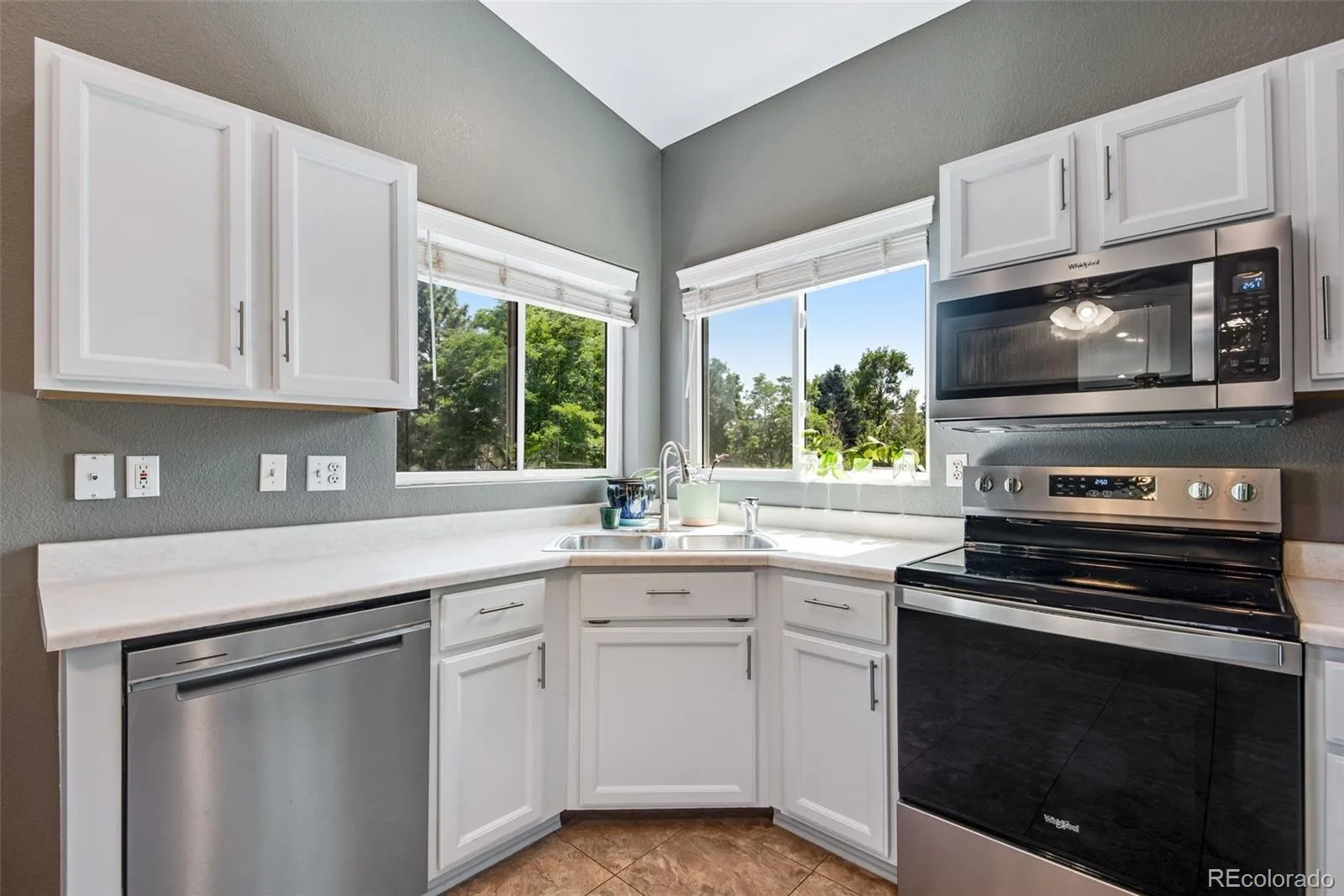 11734 Elizabeth Circle Thornton CO 80233 | MLS #8816230 10212026175622 1600 4