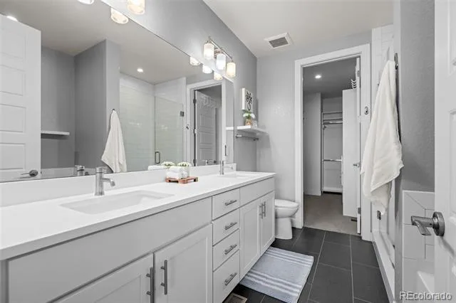 2438 N Washington Street Denver CO 80205 | MLS #8930464 10212026151012 640 21