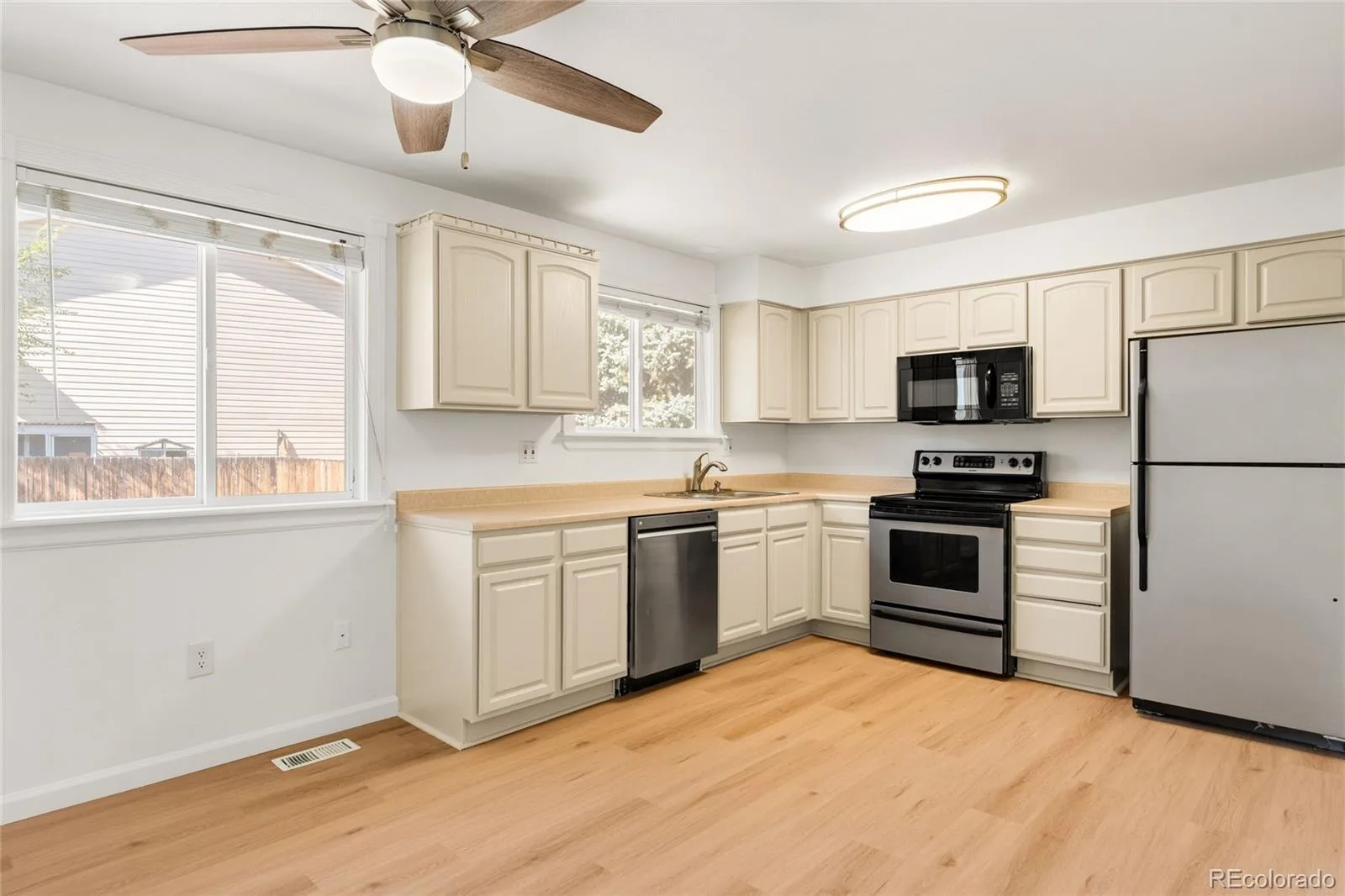 8261 W Pomona Drive Arvada CO 80005 | MLS #9306829 10212026123259 1600 11