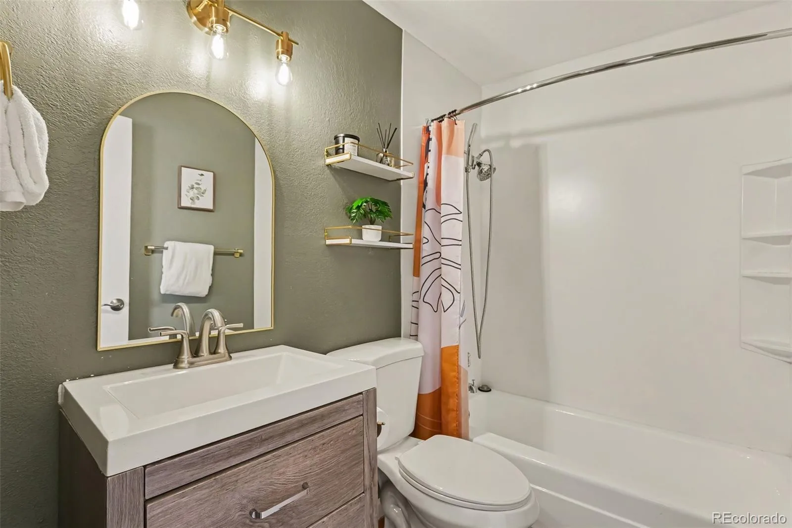 6910 Ruth Way Denver CO 80221 | MLS #9746985 10212026120555 1600 19