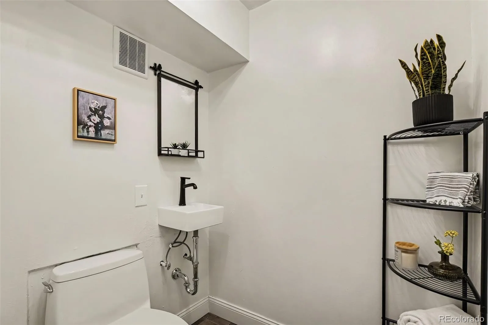 6910 Ruth Way Denver CO 80221 | MLS #9746985 10212026120555 1600 27