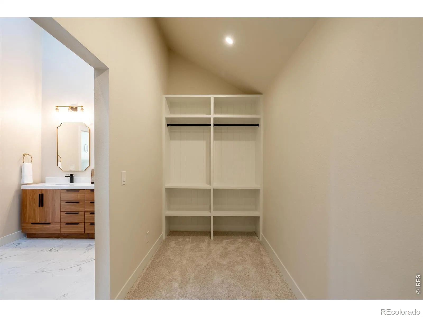 7706 S Madison Circle Centennial CO 80122 | MLS #IR1069057 10202026052858 1600 32