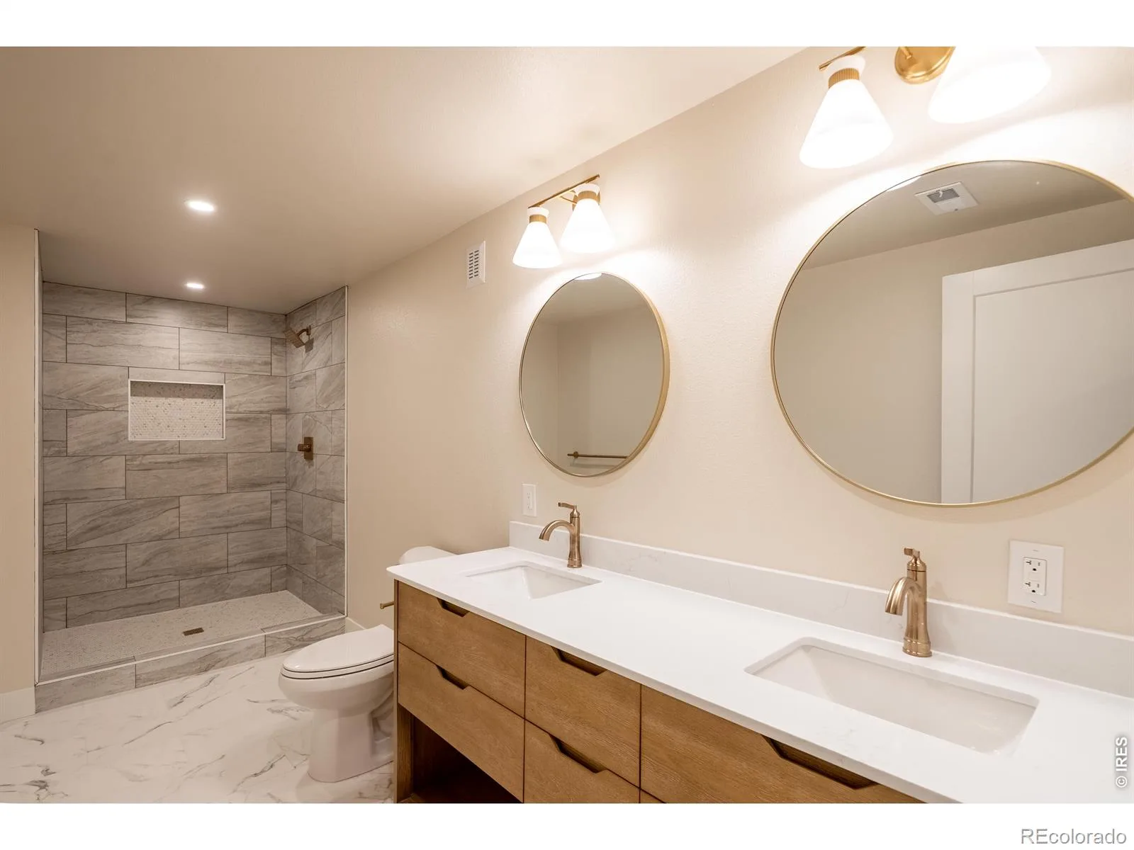 7706 S Madison Circle Centennial CO 80122 | MLS #IR1069057 10202026052858 1600 40