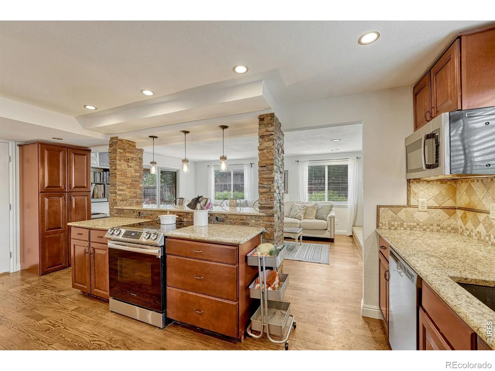 7325 W Clifton Avenue Littleton CO 80128 | MLS #IR1070189 10202026040541 1600 11
