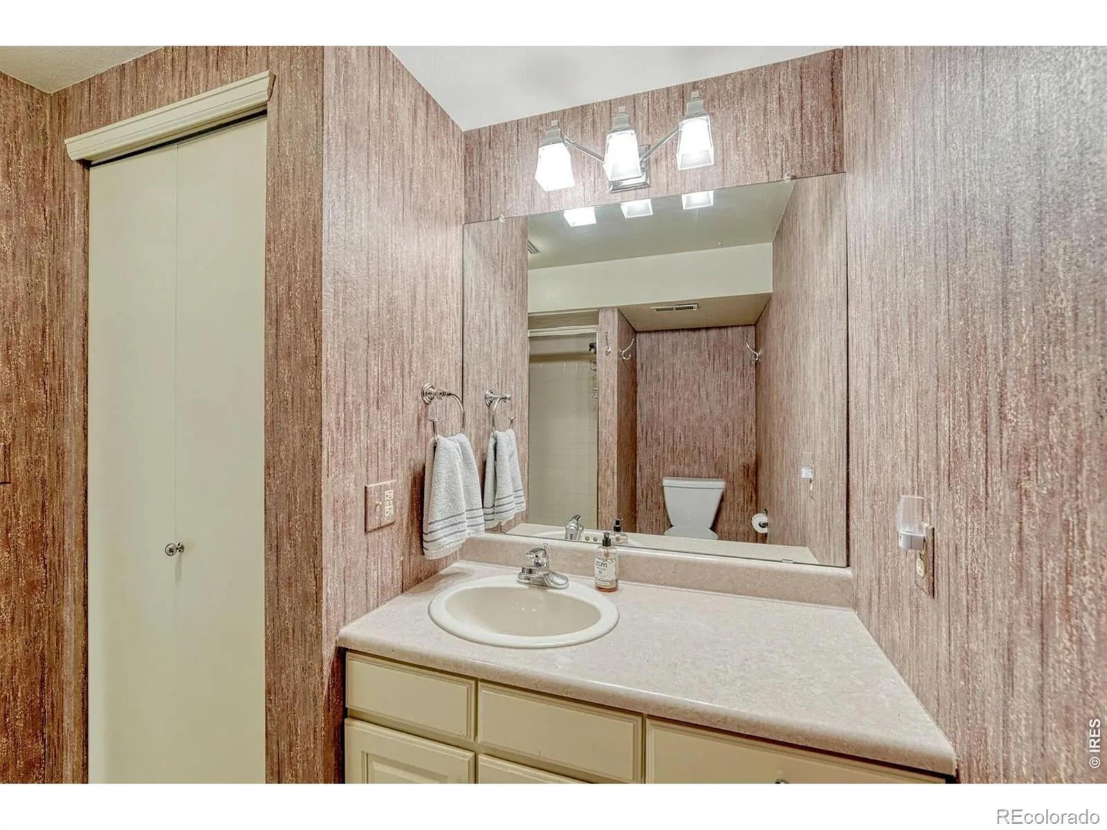7325 W Clifton Avenue Littleton CO 80128 | MLS #IR1070189 10202026040541 1600 29