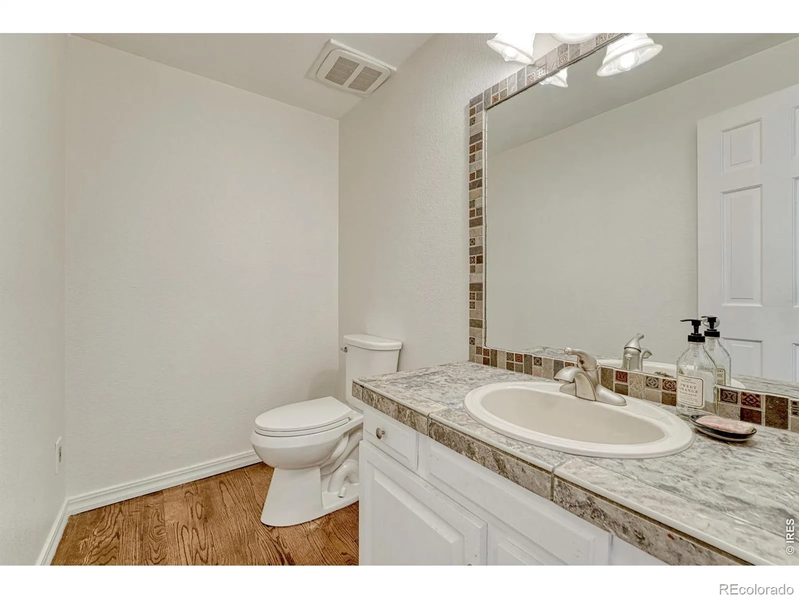7325 W Clifton Avenue Littleton CO 80128 | MLS #IR1070189 10202026040541 1600 4