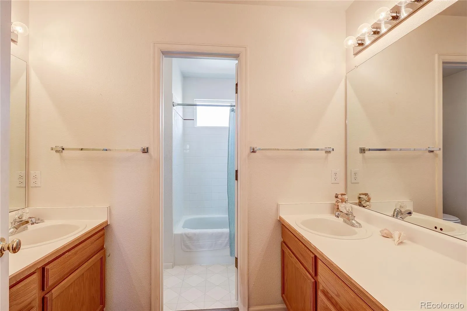 2663 S Howell Street Lakewood CO 80228 MLS #REC1509841 05202026023454 1600 30