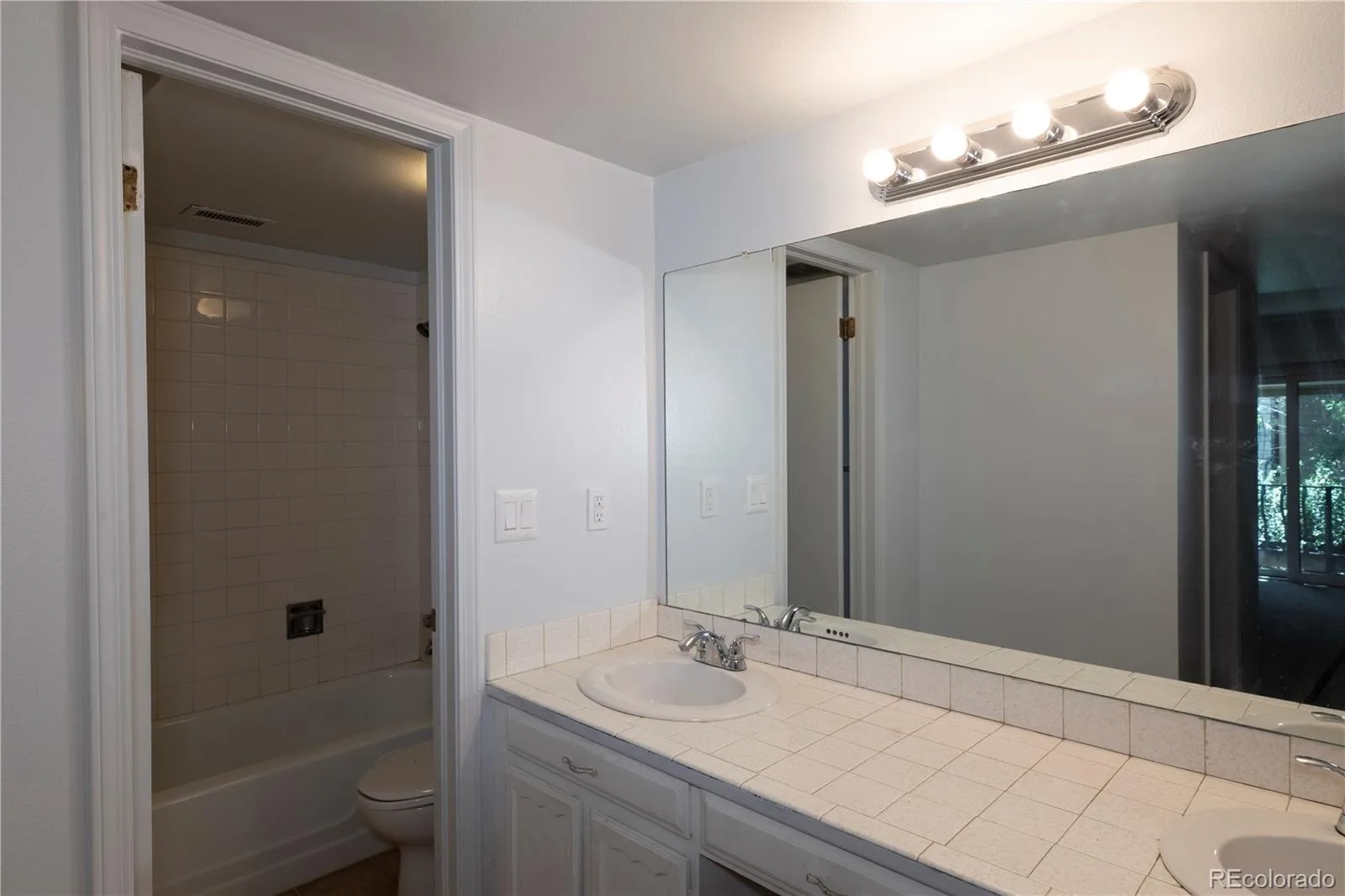 5882 E Ithaca Place #204 Denver CO 80237 MLS #REC1510246 07082026222101 1600 19