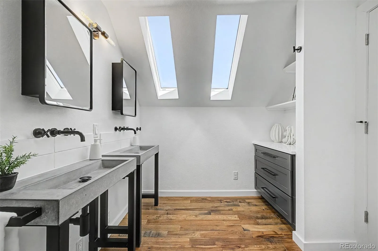 2600 N Vine Street Denver CO 80205 MLS #REC1512297 04252026175300 1600 17