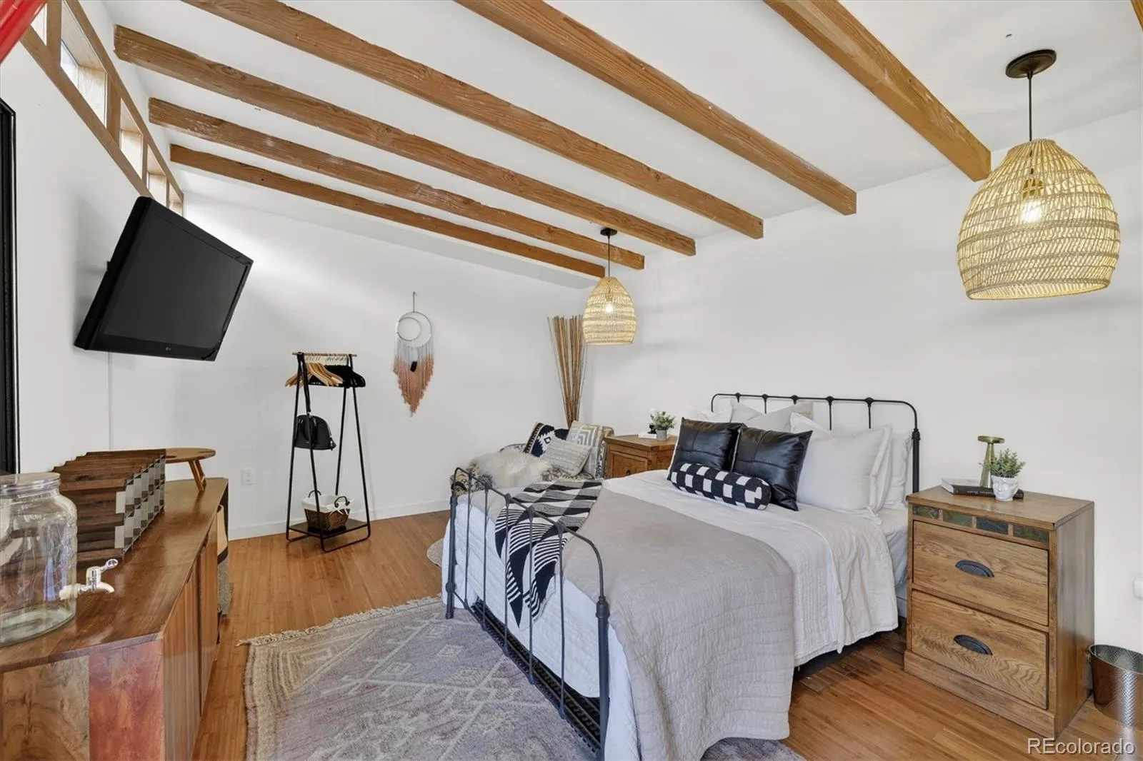 04102026194742 1600 28