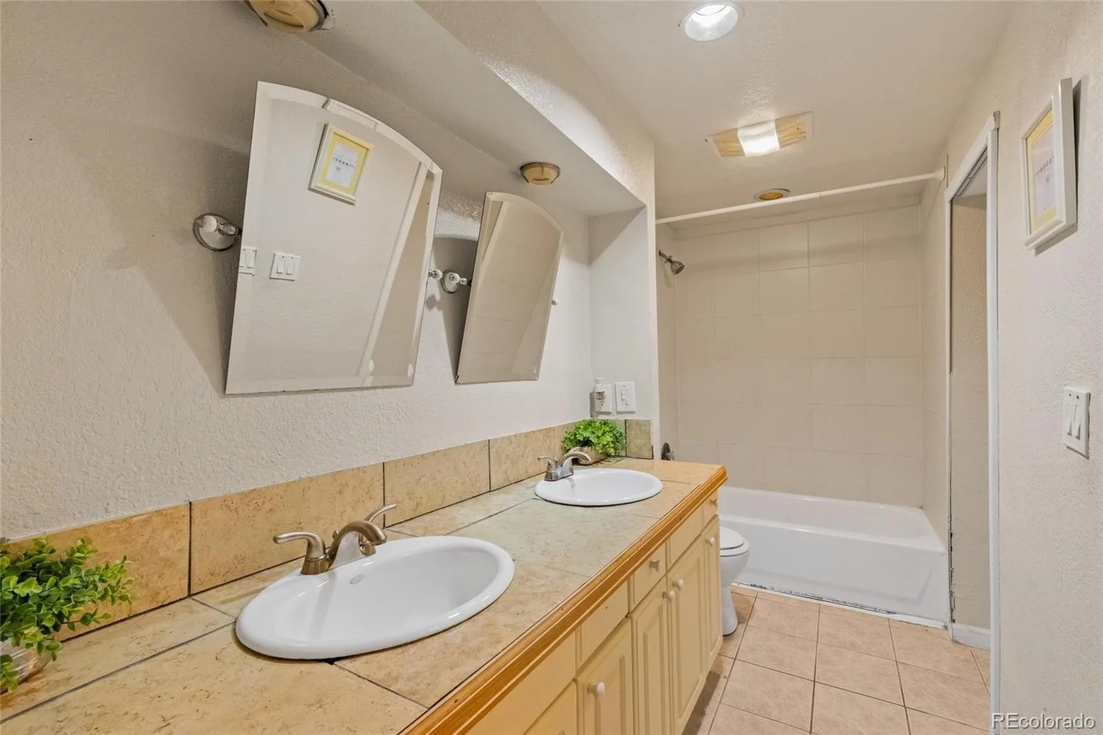 2342 S Troy Street Aurora CO 80014 MLS #REC1517963 06092026235141 1600 33