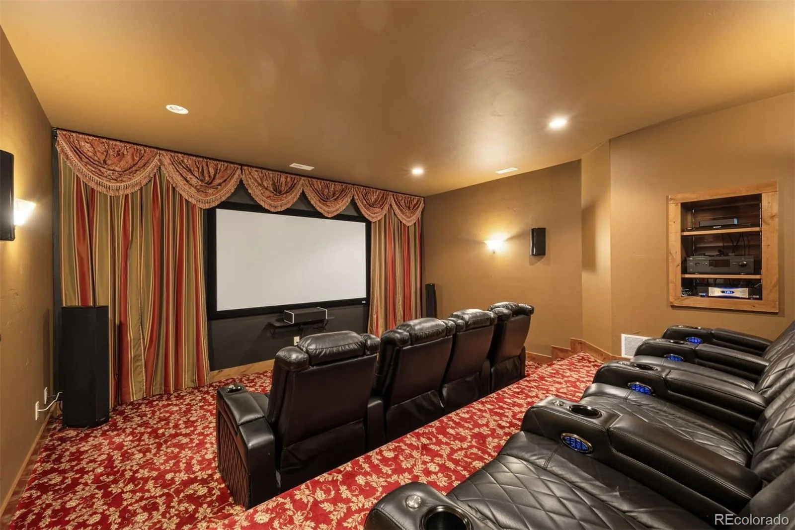 5700 Amber Ridge Drive Castle Pines CO 80108 | MLS #REC1517982 08282026163528 1600 23