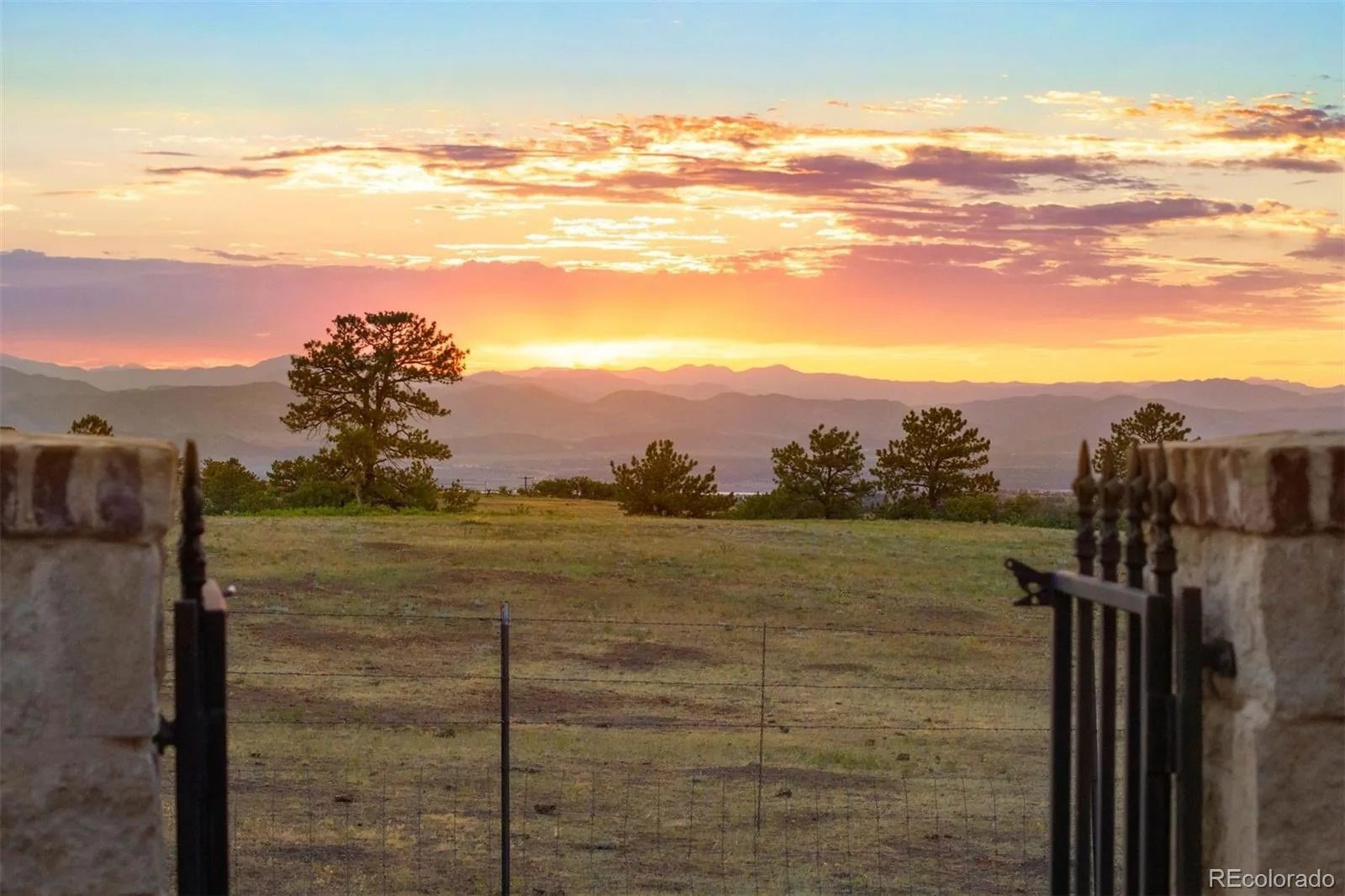 5700 Amber Ridge Drive Castle Pines CO 80108 | MLS #REC1517982 08282026163528 1600 33