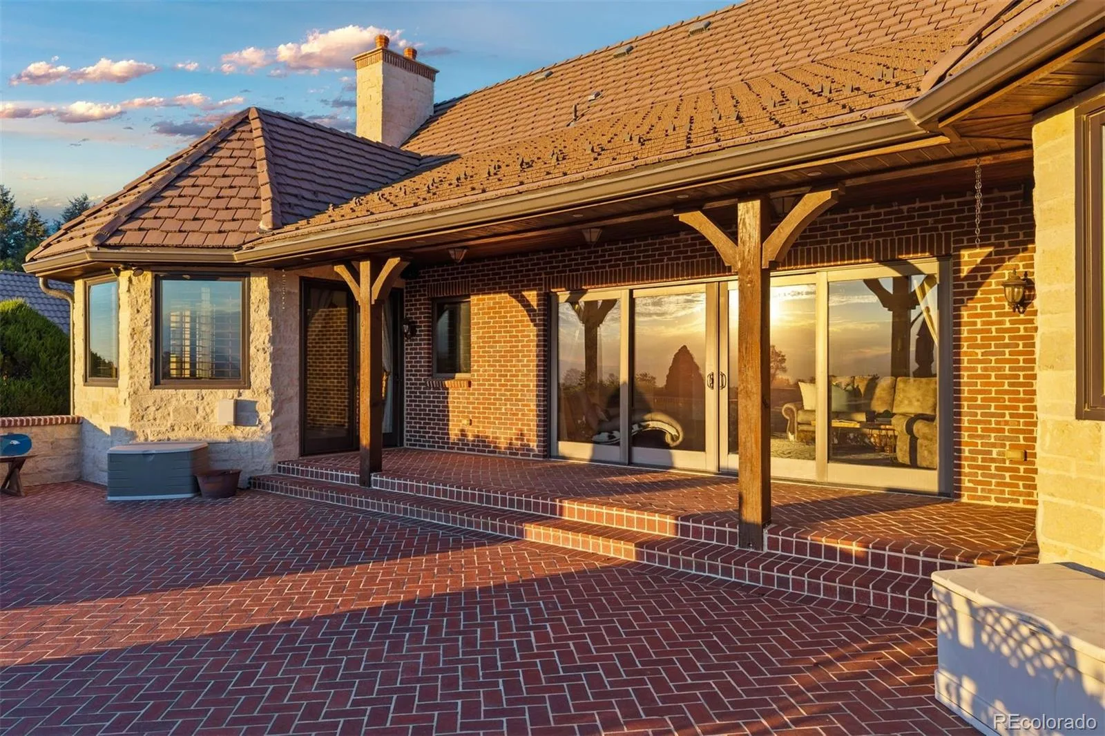 5700 Amber Ridge Drive Castle Pines CO 80108 | MLS #REC1517982 08282026163528 1600 39