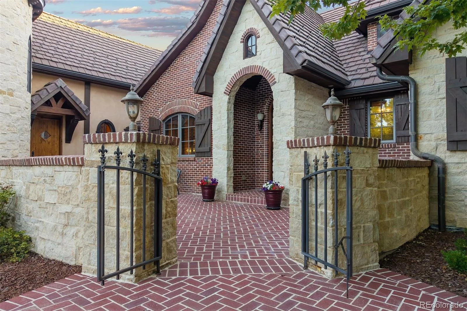 5700 Amber Ridge Drive Castle Pines CO 80108 | MLS #REC1517982 08282026163528 1600 4