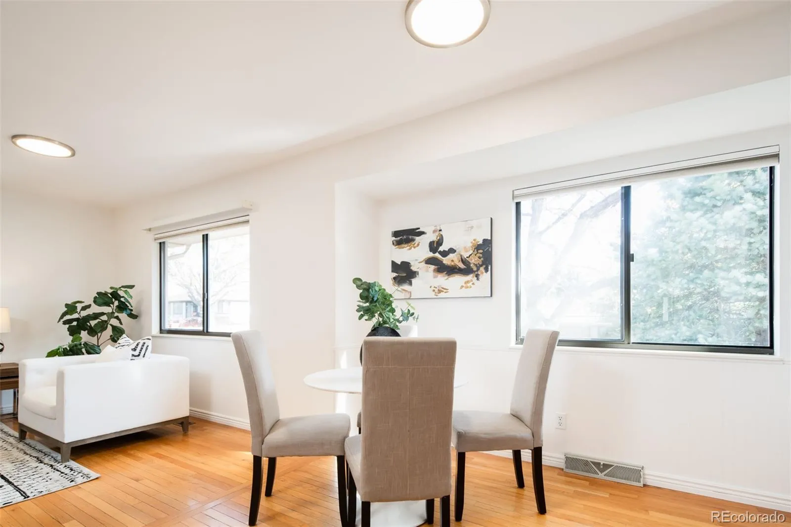 04112026032302 1600 11