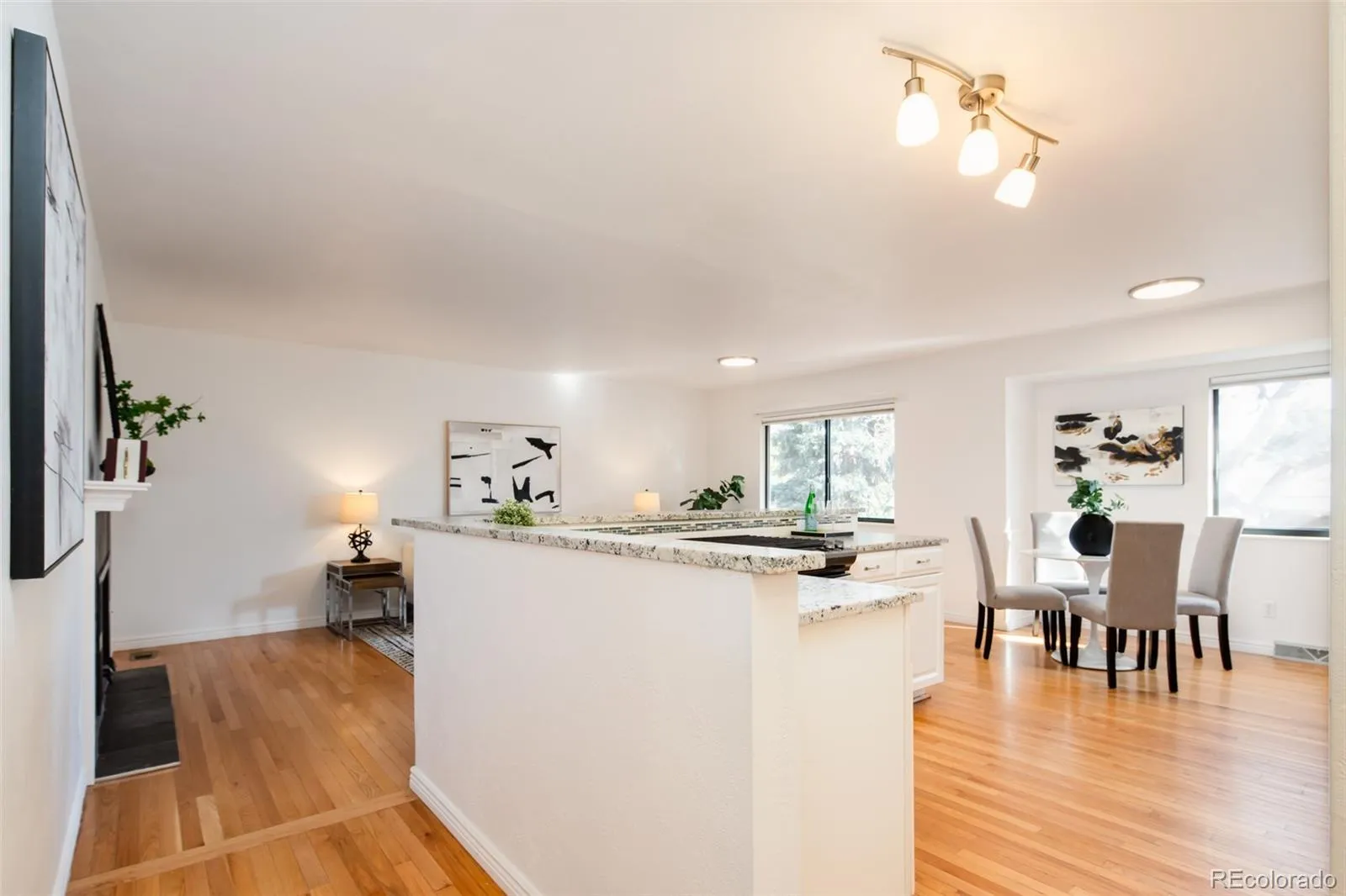 04112026032302 1600 6