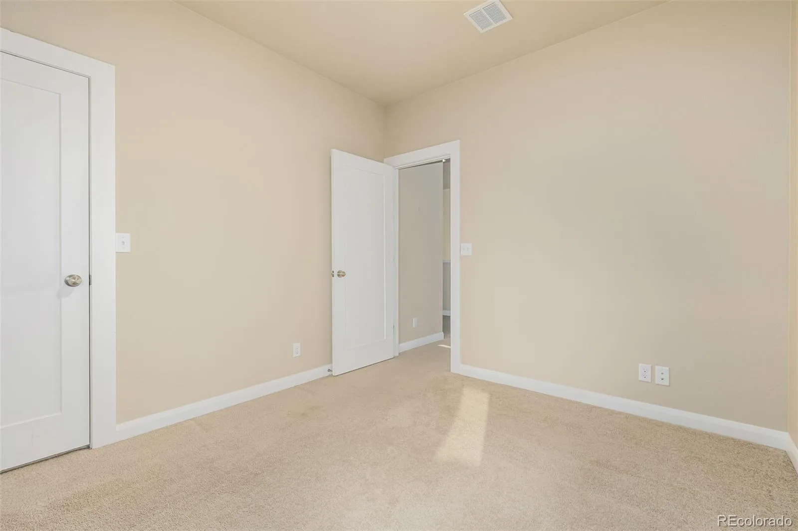 6737 Alan Drive Denver CO 80221 MLS #REC1531539 06172026162119 1600 18