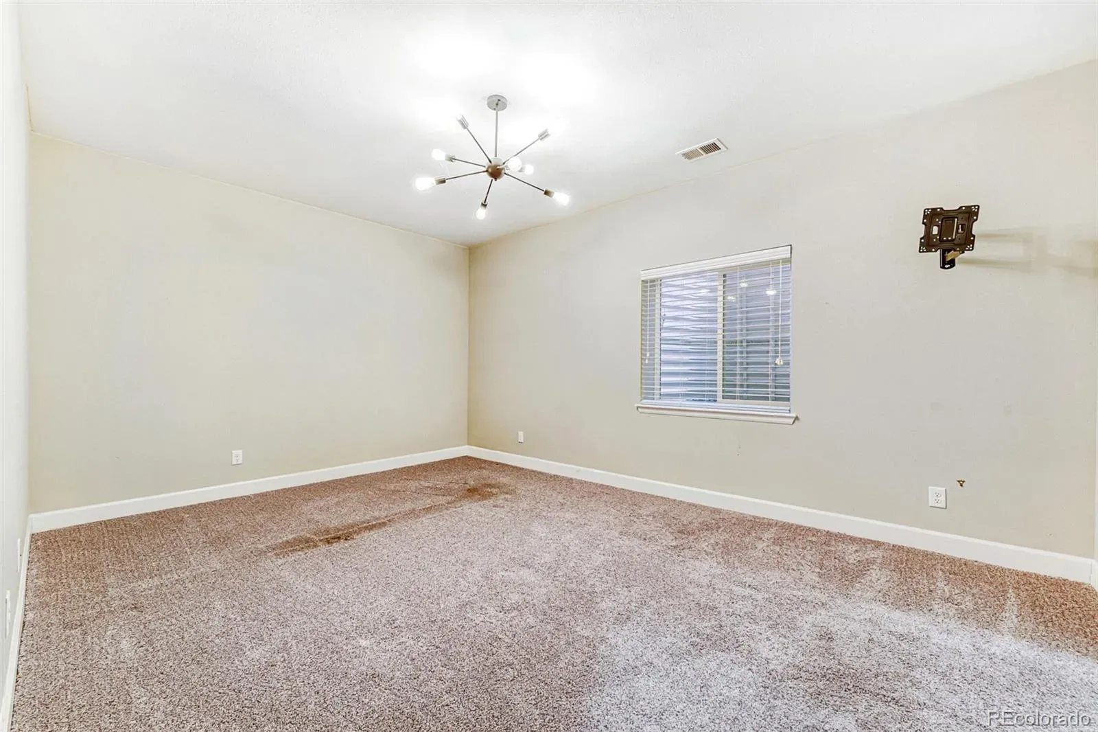 9894 Eagle River Street Littleton CO 80125 | MLS #REC1536721 03072026172811 1600 21