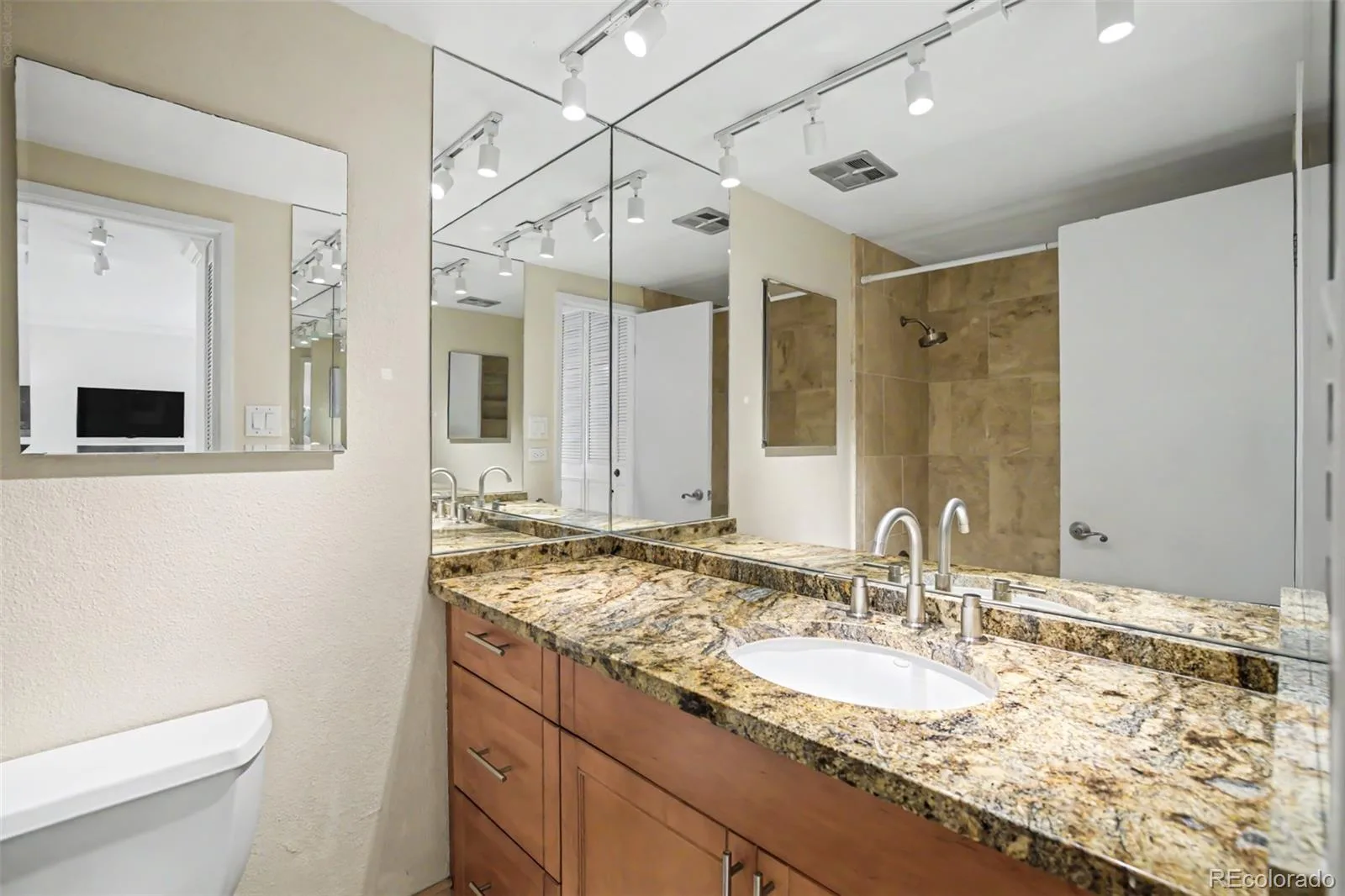 700 N Washington Street #202 Denver CO 80203 | MLS #REC1542167 10172026011222 1600 14