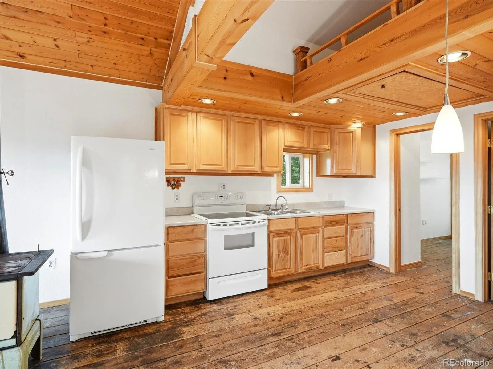 200 Raptor Point Road Golden CO 80403 | MLS #REC1543008 08232026201451 1600 16