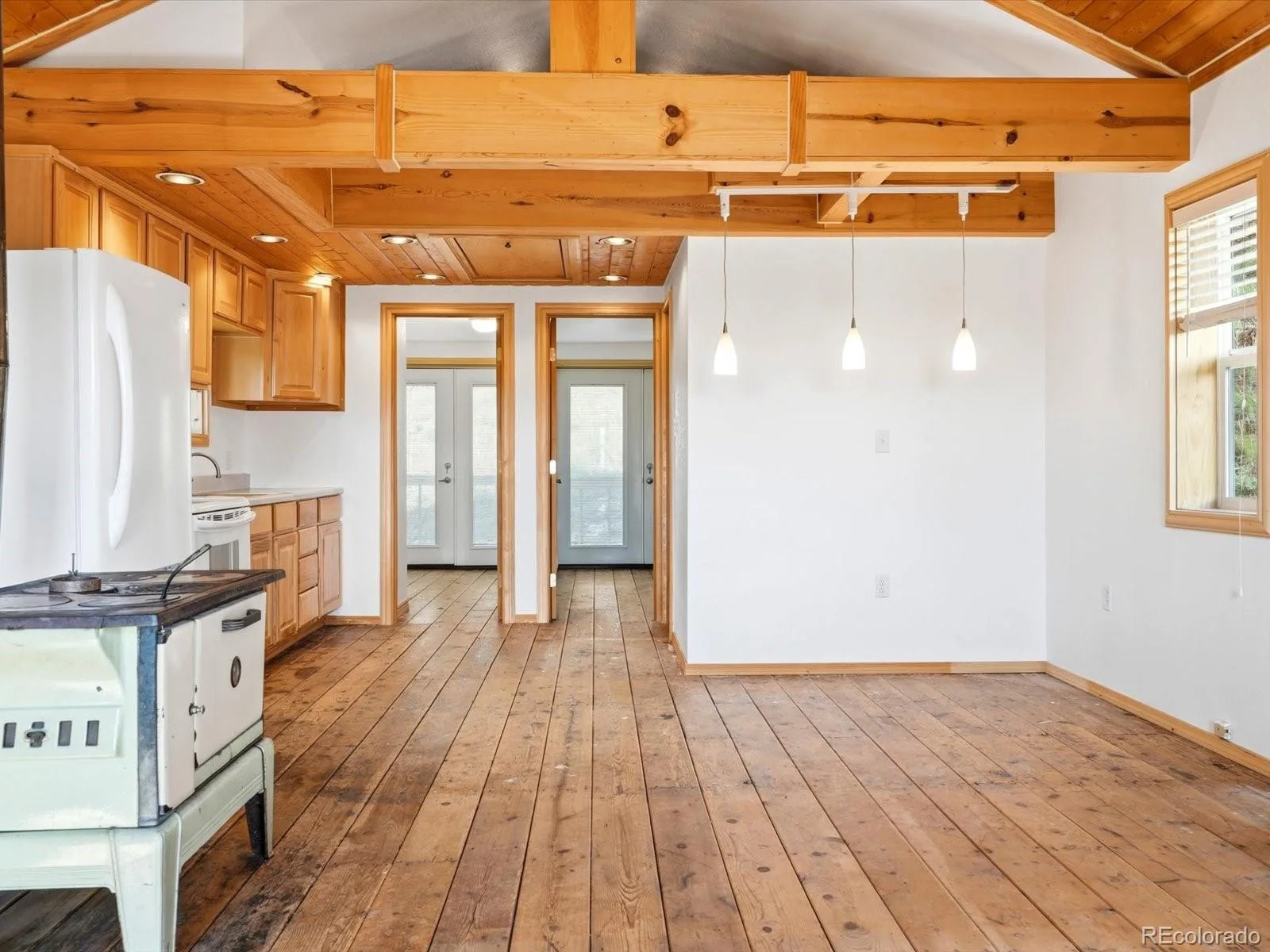 200 Raptor Point Road Golden CO 80403 | MLS #REC1543008 08232026201451 1600 6