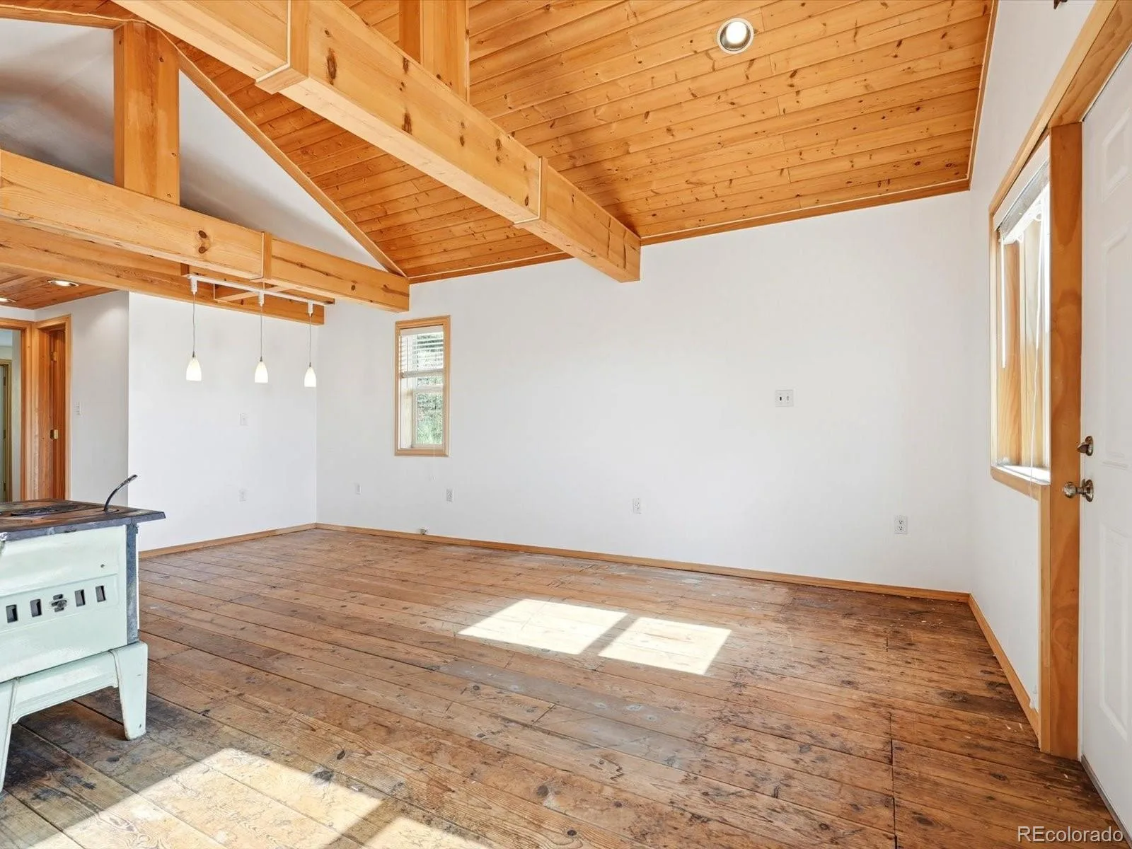 200 Raptor Point Road Golden CO 80403 | MLS #REC1543008 08232026201451 1600 7