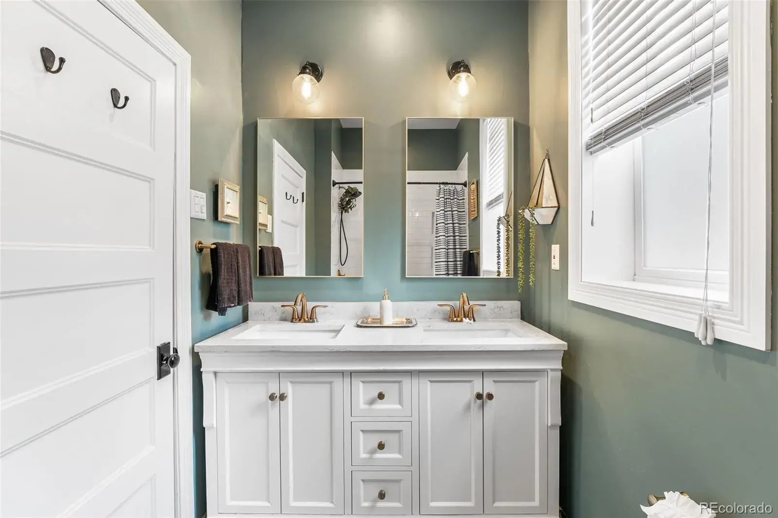 10302025164630 1600 15