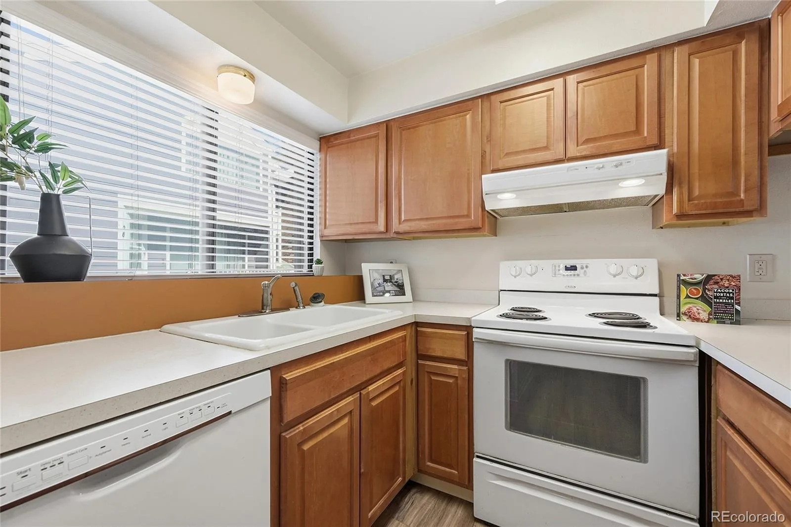 6855 W 84th Way #32 Arvada CO 80003 | MLS #REC1550986 08232026002234 1600 4