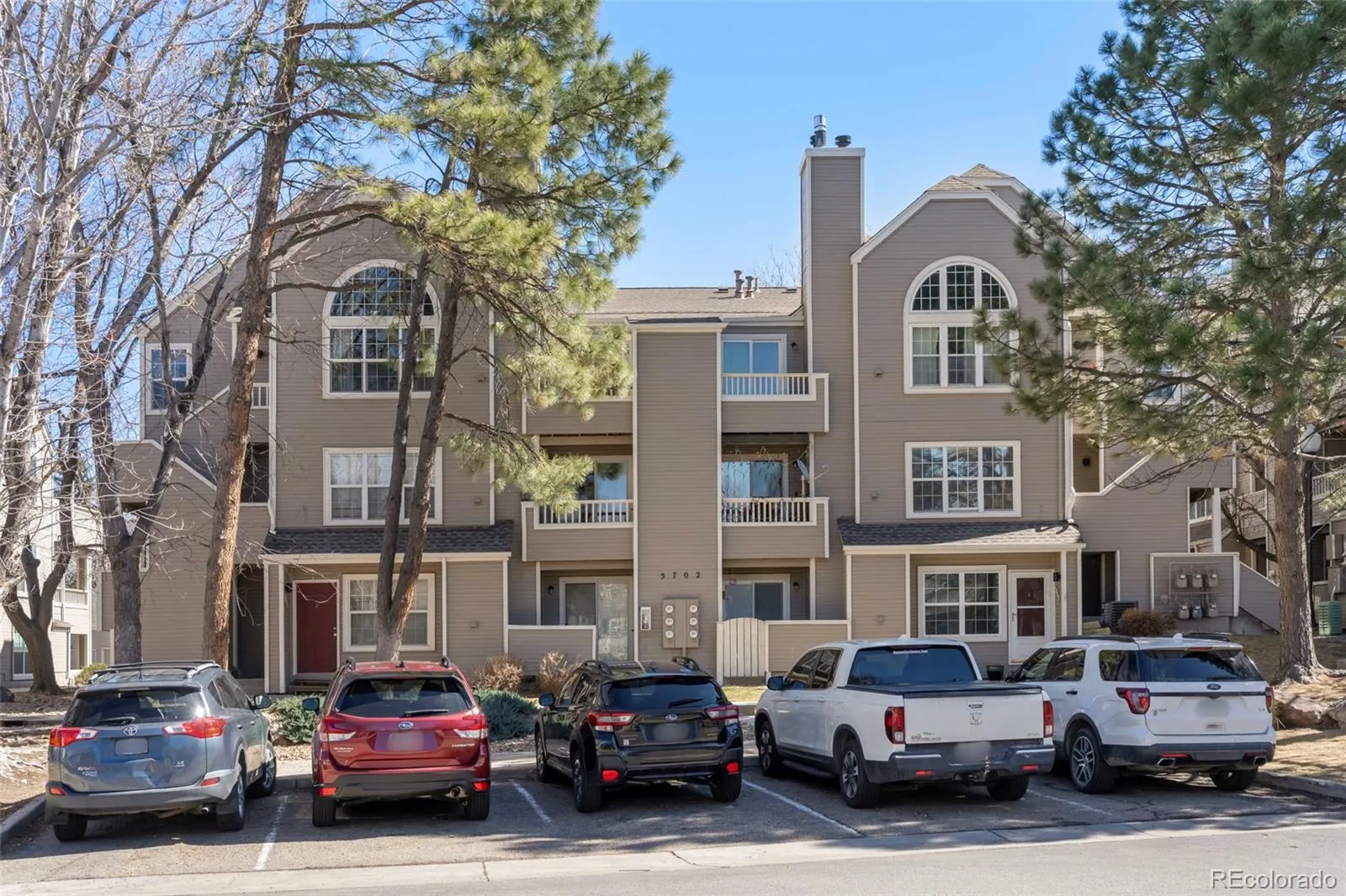 5702 W Asbury Place #102 Lakewood CO 80227 | MLS #REC1581261 05052026034402 1600 20