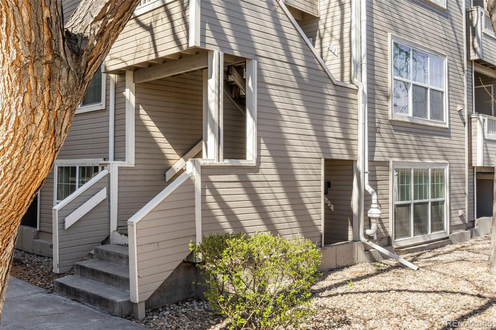 5702 W Asbury Place #102 Lakewood CO 80227 | MLS #REC1581261 05052026034402 1600 21