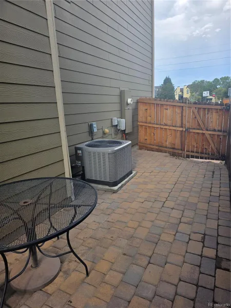 1279 S Dallas Court Denver CO 80247 | MLS #REC1583940 10012026180044 800 39