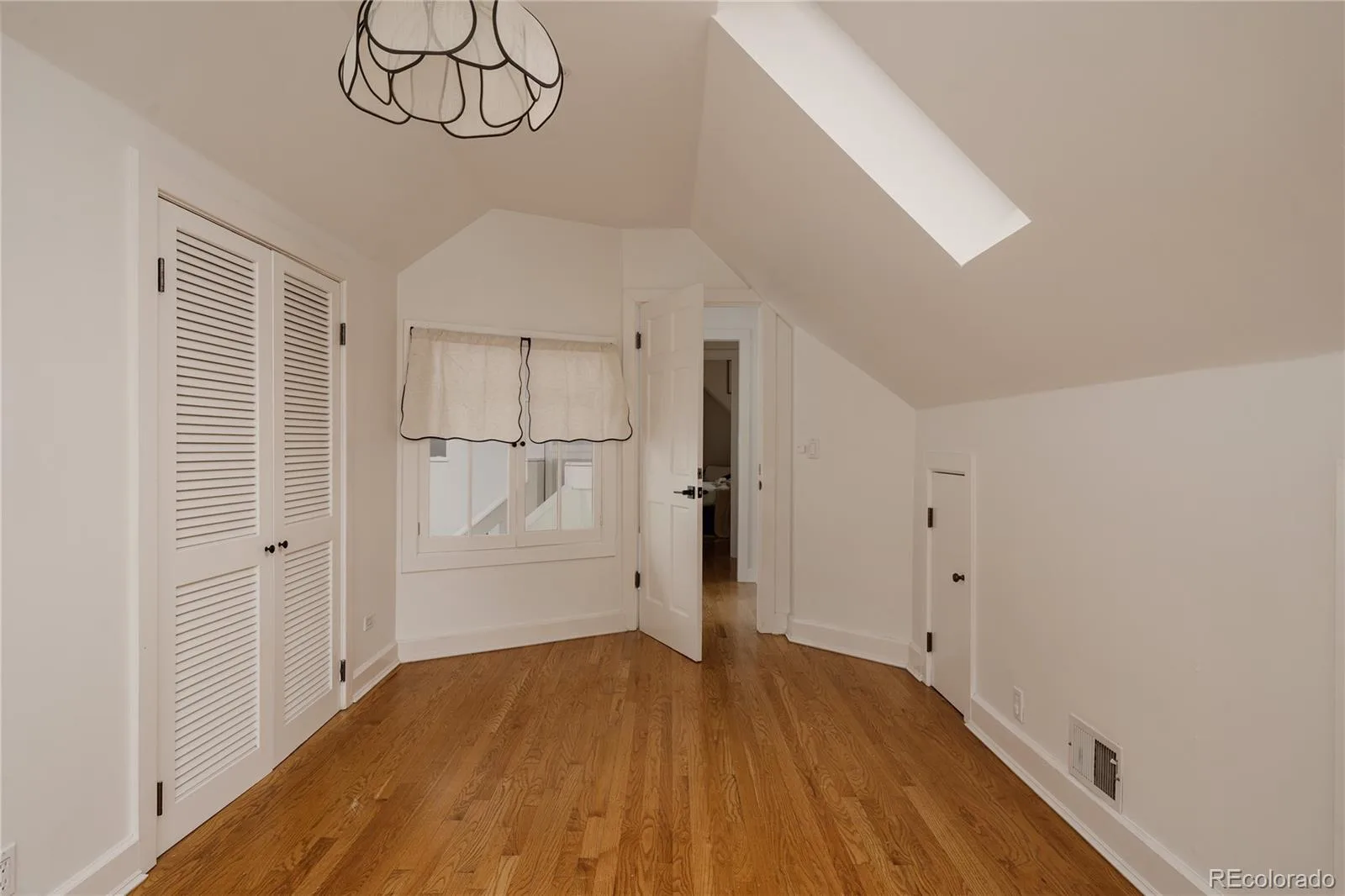 87 W Cedar Avenue Denver CO 80223 | MLS #REC1584056 10152026160254 1600 37