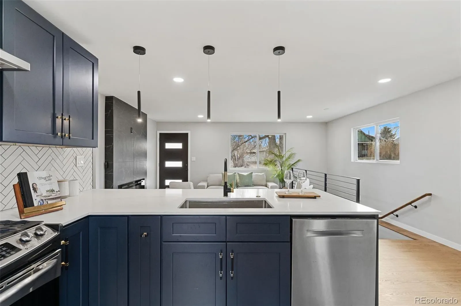 03272026004211 1600 12