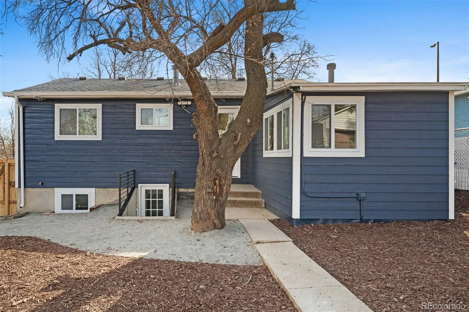 03272026004211 1600 33