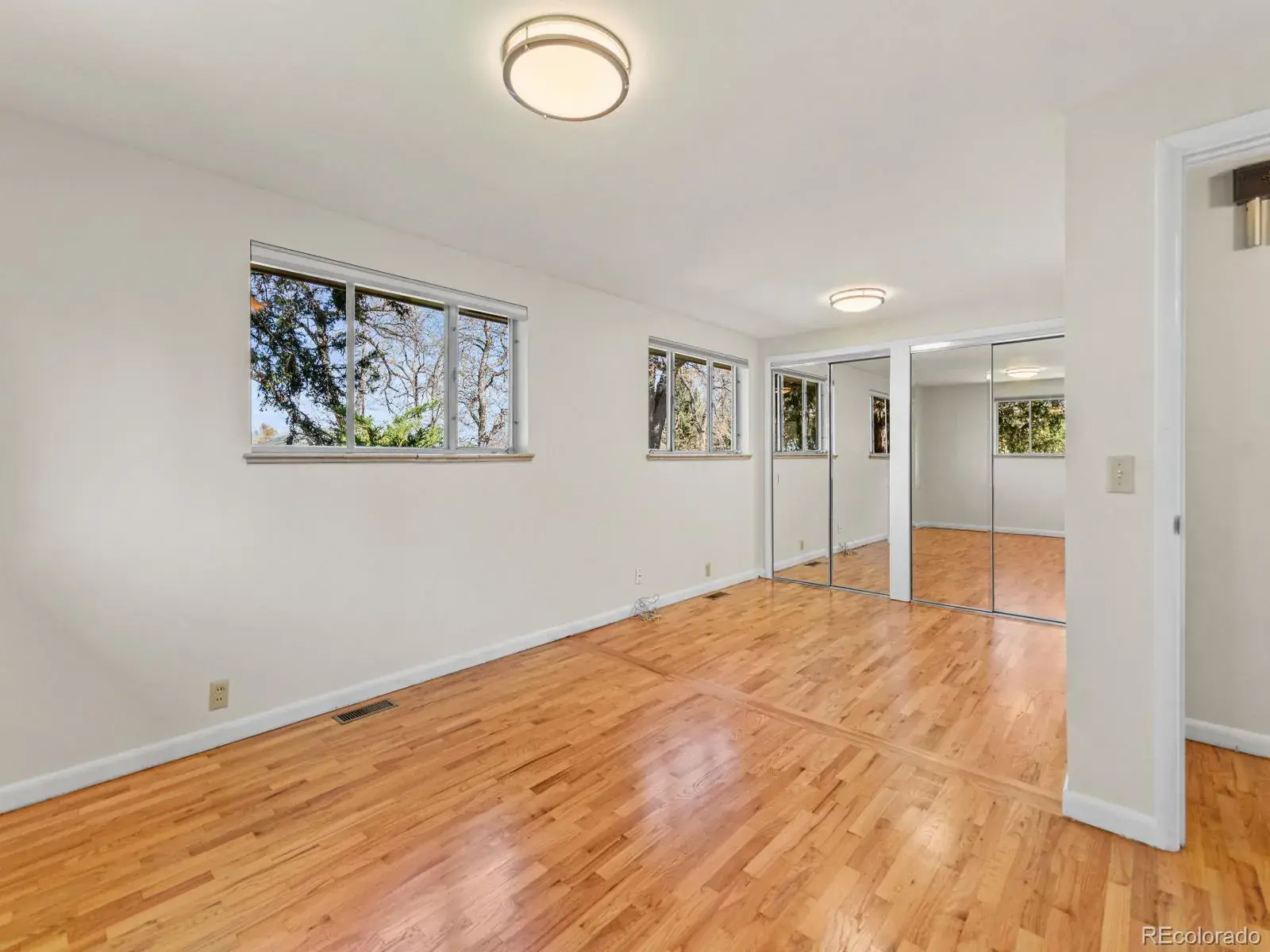 12052025012548 1600 16