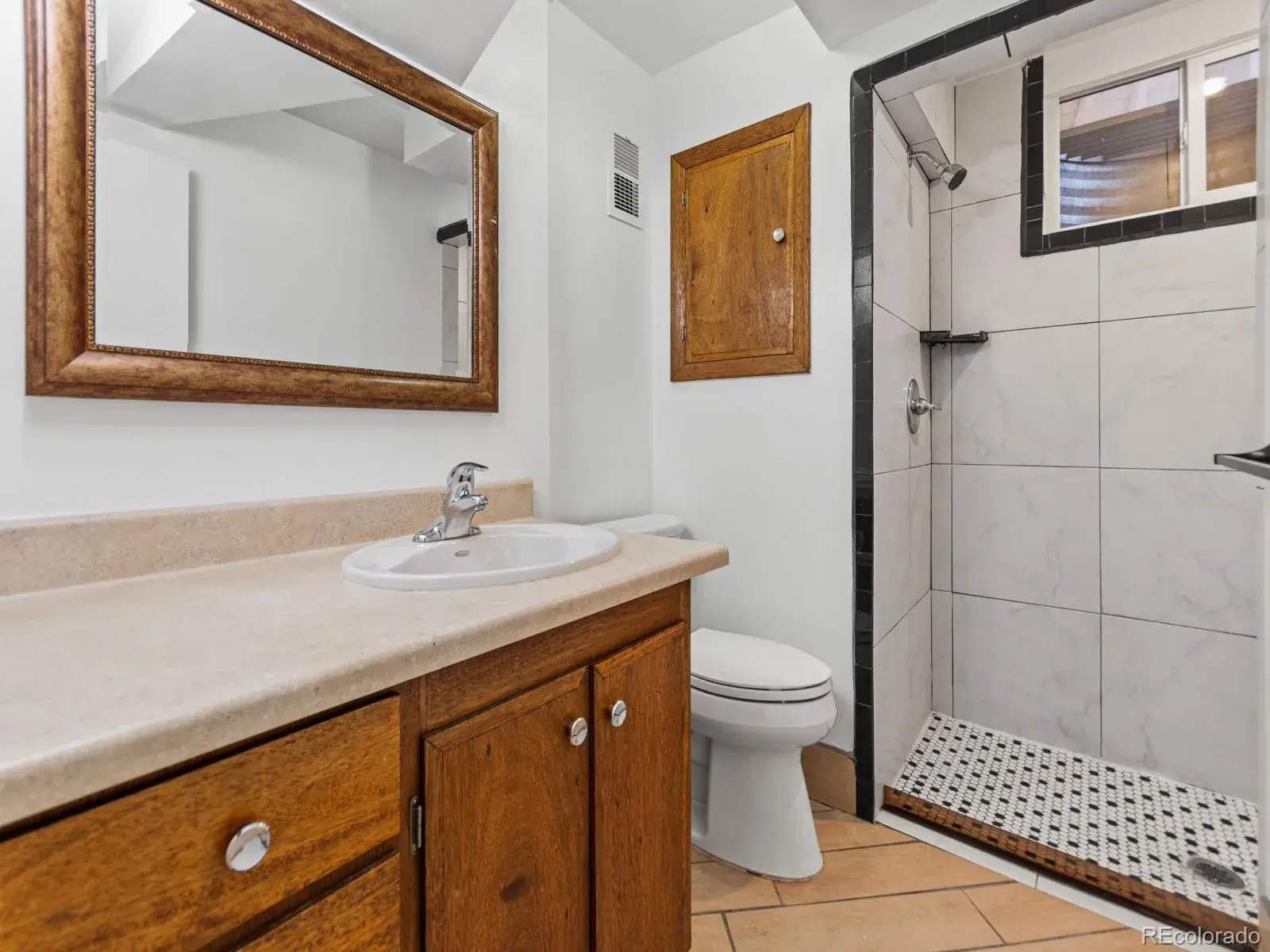 12052025012548 1600 28