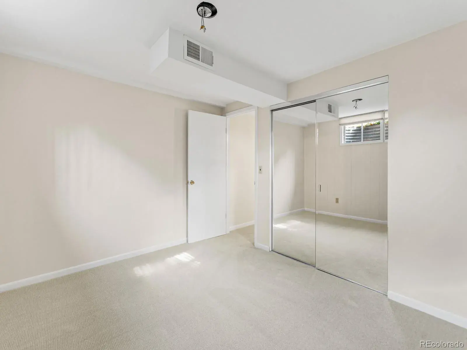 12052025012548 1600 31