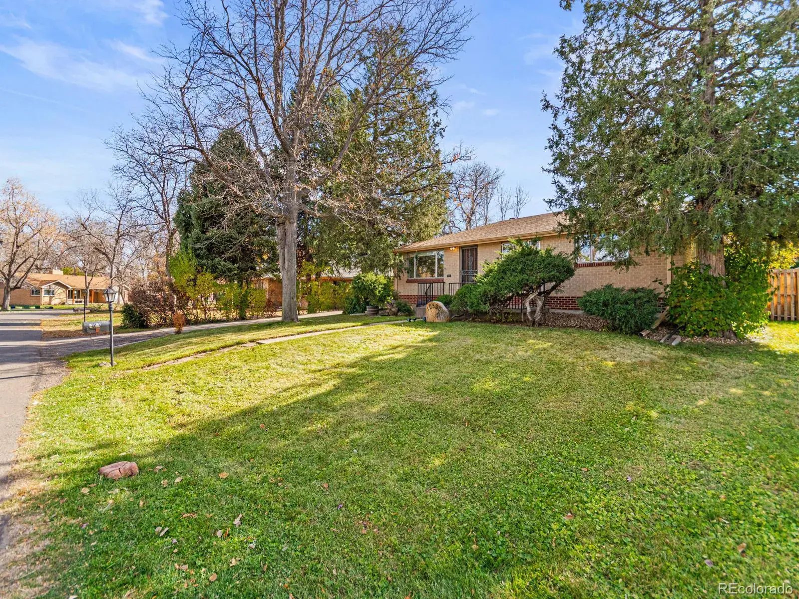 12052025012548 1600 38