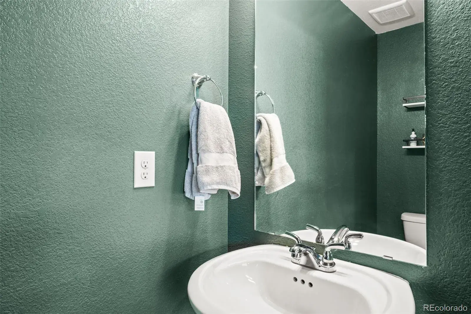 18053 E 103rd Avenue Commerce City CO 80022 | MLS #REC1594357 02282026043820 1600 8