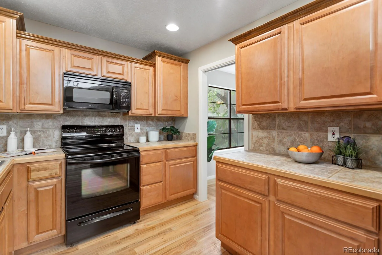 8160 Flower Circle Arvada CO 80005 MLS #REC1596727 06112026170643 1600 12