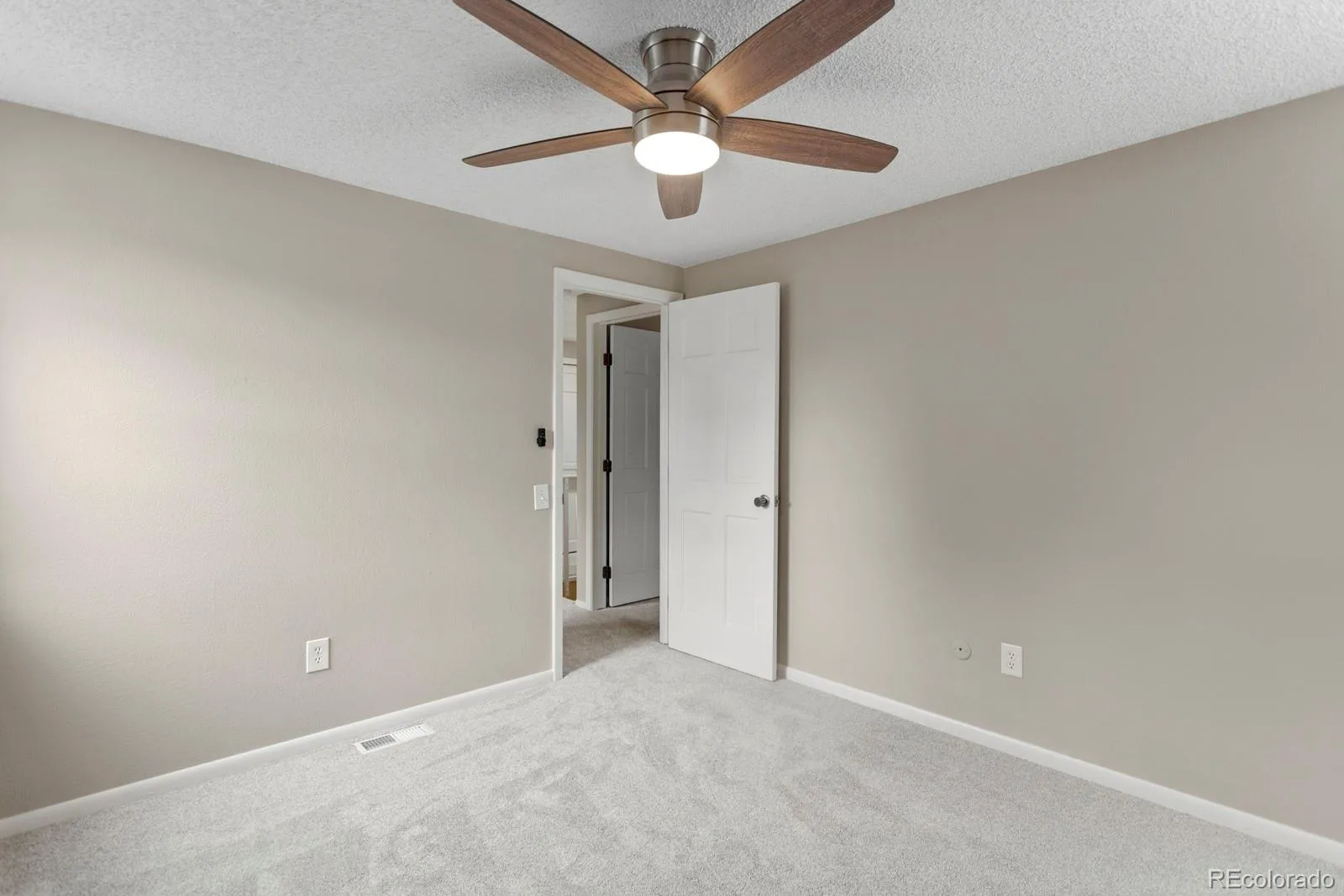 8160 Flower Circle Arvada CO 80005 MLS #REC1596727 06112026170643 1600 28