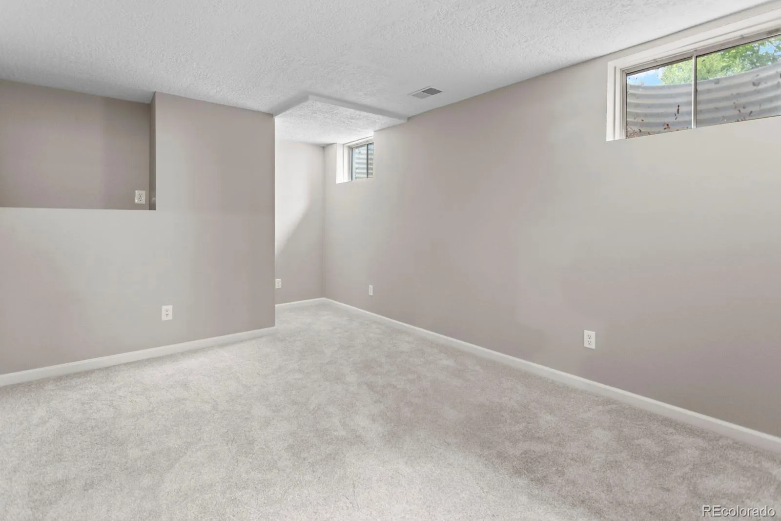 8160 Flower Circle Arvada CO 80005 MLS #REC1596727 06112026170643 1600 34